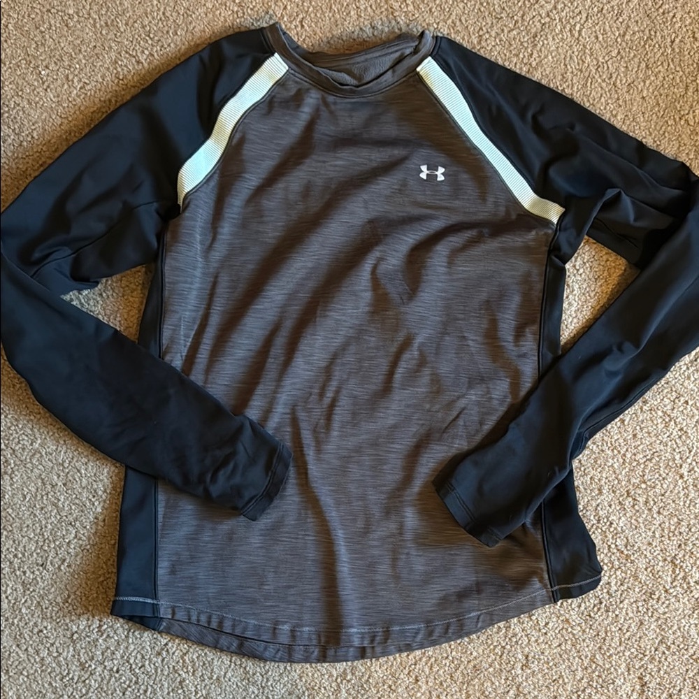 Under Armour Gray and Black Long Sleeve Shirt - Coldgear Size M Women’s